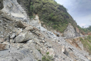 भारी वर्षाका कारण कर्णाली प्रदेशका प्रमुख राजमार्ग अवरुद्ध